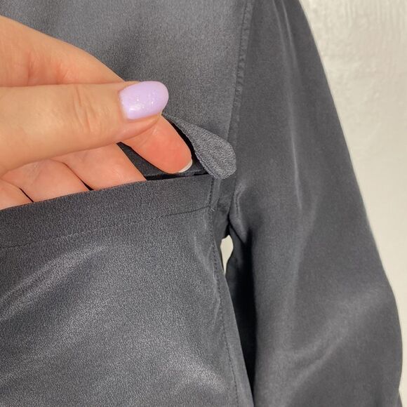 Equipment Femme Black Silk Hi Low Button Front Long Sleeves Blouse - Picture 5 of 12